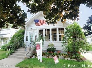 66 S Union St, Sparta, MI 49345