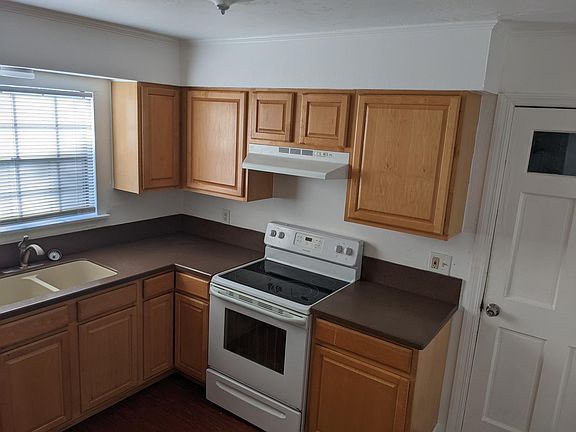 3rd image of 1531 SE Airoso Blvd