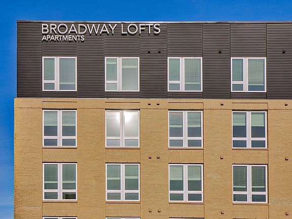2nd image of 300 Bond St #9767408