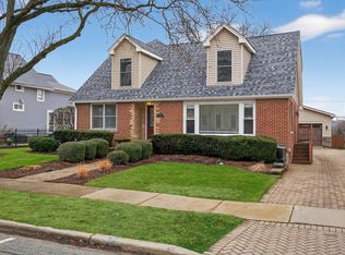 610 W Jefferson Ave, Naperville, IL 60540