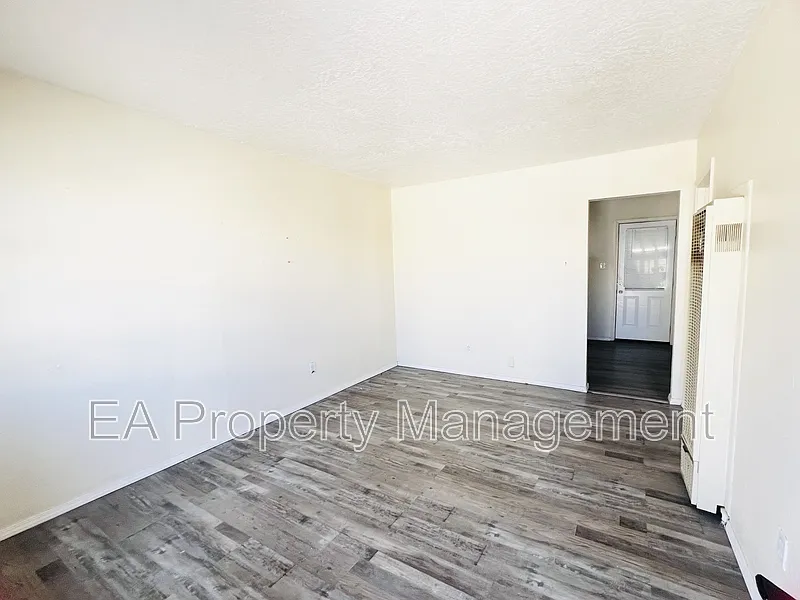 Building Photo - 525 Cedar St SE #A