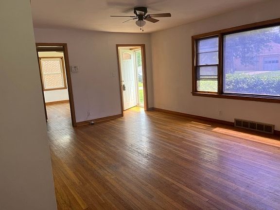 5th image of 819 E Minneapolis Ave