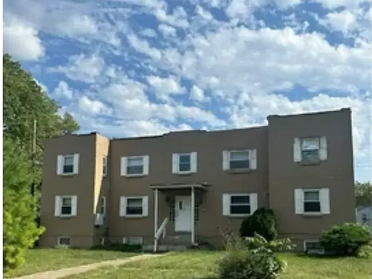797 E Market St — Photo 10