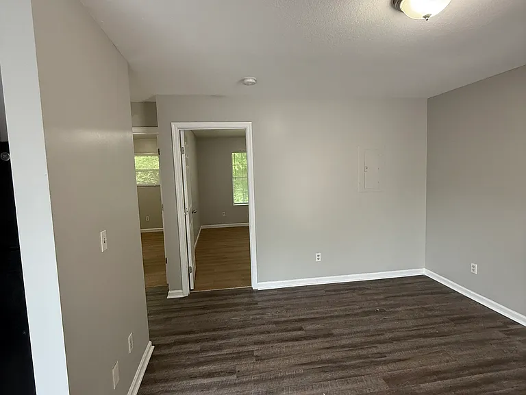 800 Lullwater Rd — Photo 8