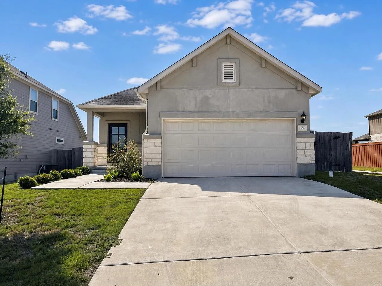 3 bed, 2.0 bath, 1514 sqft, $2,300 — Photo 3