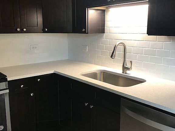 4th image of 5439 N Broadway St #2