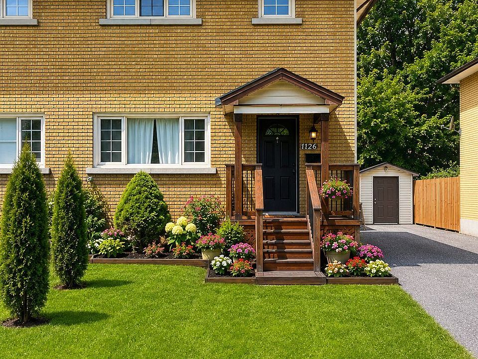 1st image of 1126 Woodroffe Ave