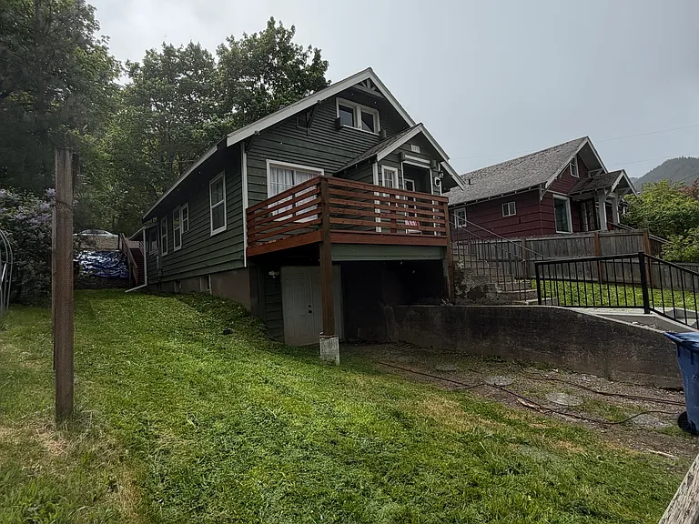 203 E Market Ave — Photo 2