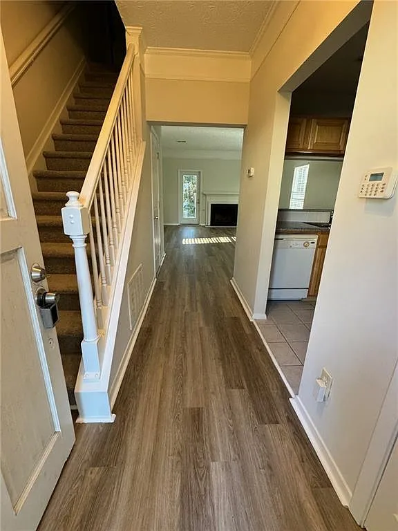 2 bed, 2.5 bath, 1088 sqft, $2,000 — Photo 3