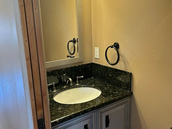1/2 bath sink