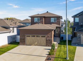 1075 Stevens St, Crossfield, AB T0M 0S0