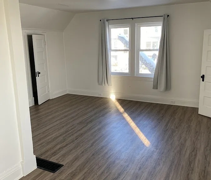 915 S Lake Ave #UPPER — Photo 3