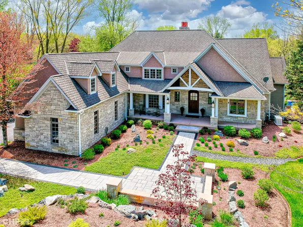 2807 Bergren Ct, Crystal Lake, IL 60012