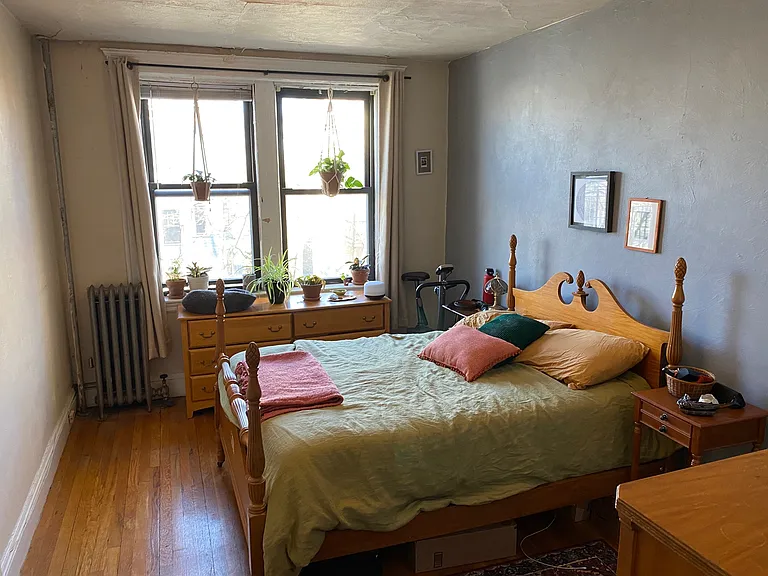 335-A Harvard St — Photo 4