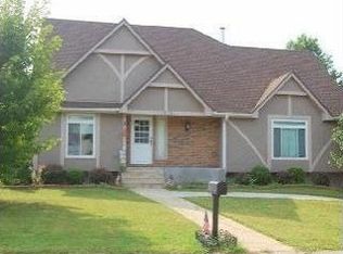 1212 NW Timber Oak Dr, Blue Springs, MO 64015