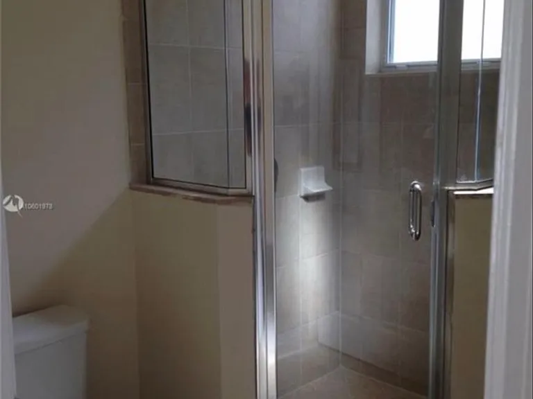 9424 SW 171st Pl #STUDIO — Photo 2