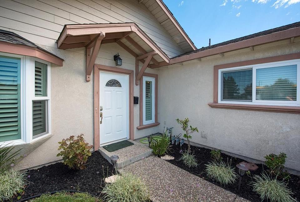 1st image of 298 Velvetlake Dr