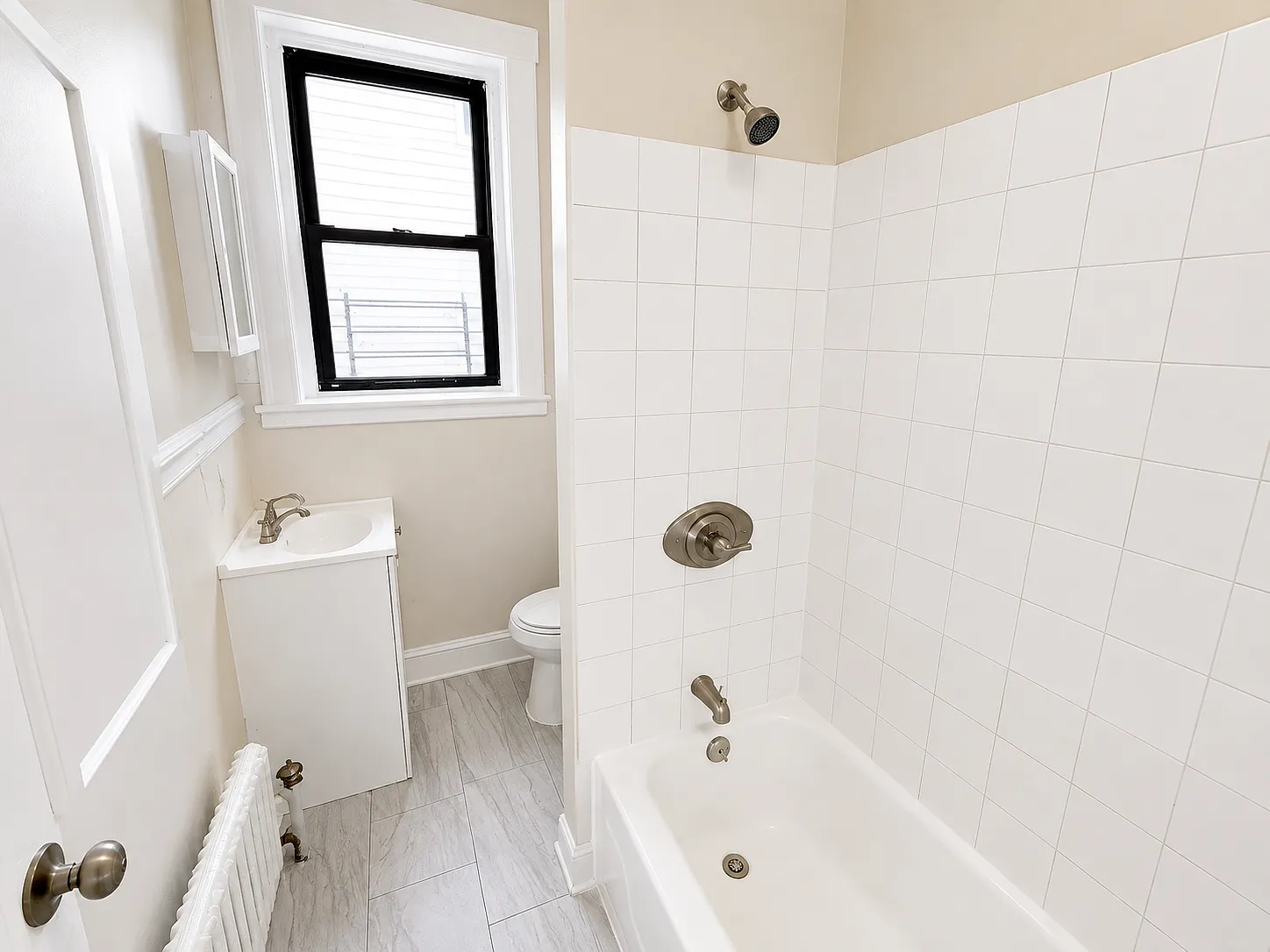 3 bed, 1200 sqft, $2,095 — Photo 3
