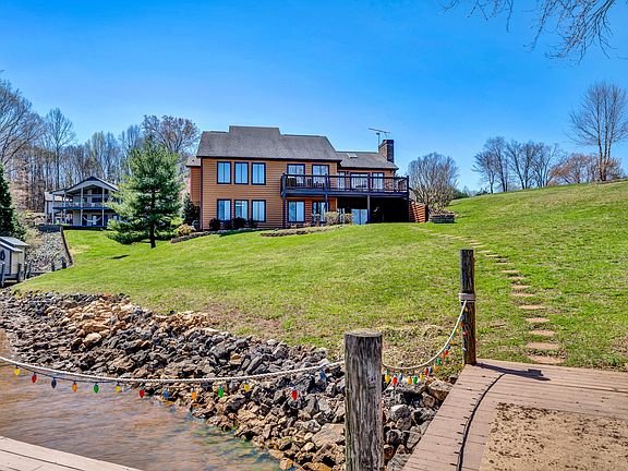 4th image of 36 Meadow Wood Pl
