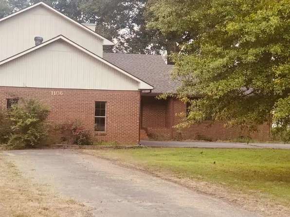1106 S Main St, Leachville, AR 72438