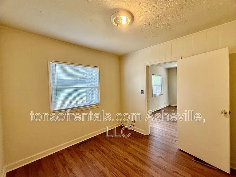 2604 Hendersonville Rd — Photo 10
