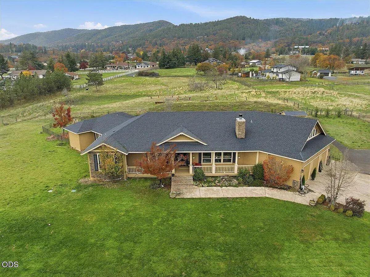 4 bed, 3.5 bath, 3524 sqft, $5,000 — Photo 1