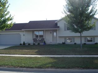 939 Columbia Dr, Poynette, WI 53955