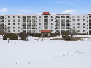 375 Plum Creek Dr #501, Wheeling, IL 60090