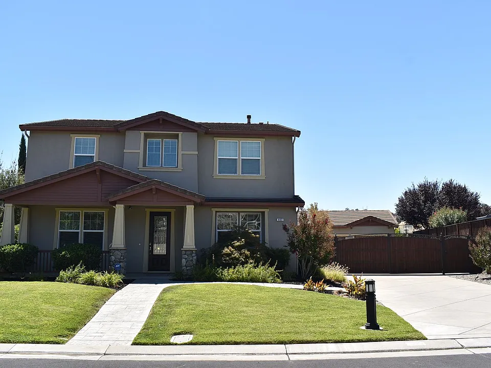 463 Peacock Way