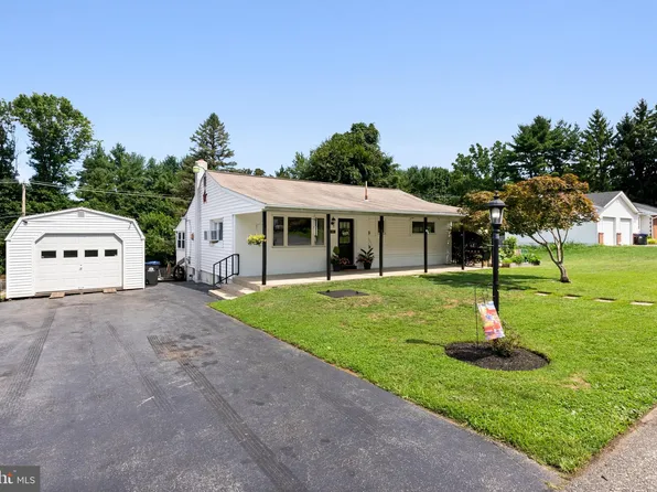 1003 Queen Dr, West Chester, PA 19380