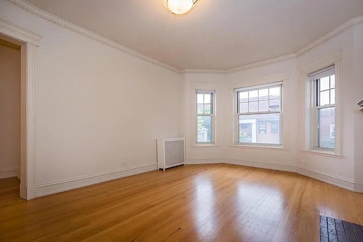 5706-10 S. Blackstone Ave — Photo 12