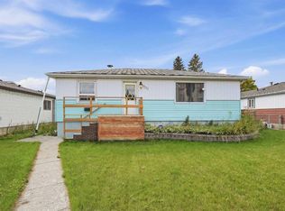 7711 N 39th Ave NW, Calgary, AB T3B 1X4