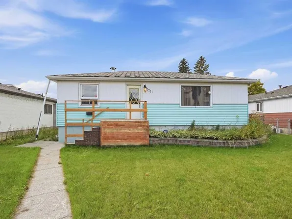 7711 N 39th Ave NW, Calgary, AB T3B 1X4