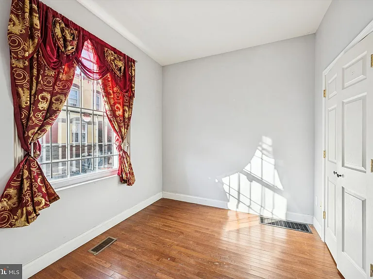 1625 Edgley St — Photo 14