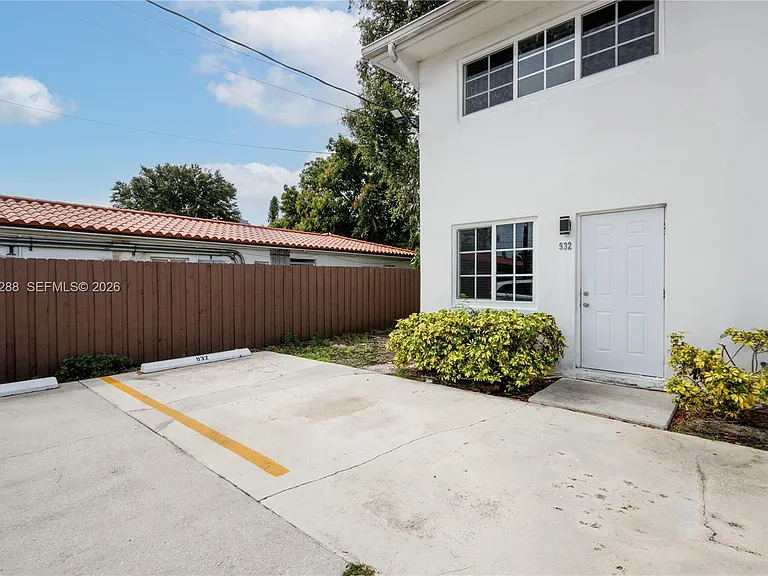 932 SW 6th St #5 — Photo 23