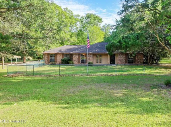 171 Northwood Dr, Carriere, MS 39426