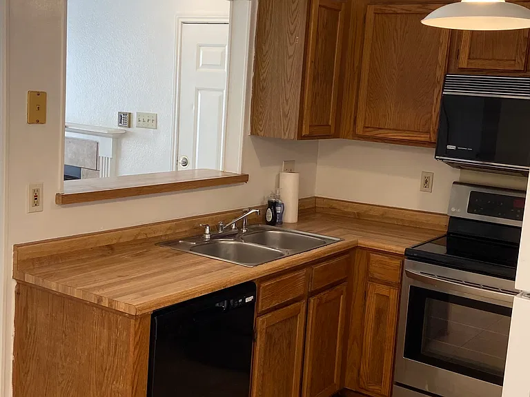 10254 Dover Rdg #501 — Photo 17