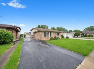 7542 Mason Ave, Burbank, IL