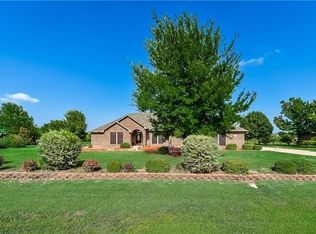 204 Springfield Ln, Waxahachie, TX 75165