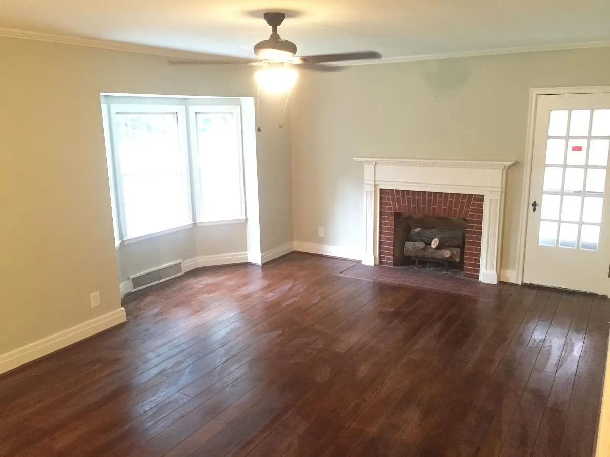 3 bed, 2.5 bath, 2600 sqft, $3,500 — Photo 2