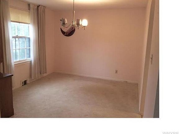 5th image of 70 Sherwin Dr