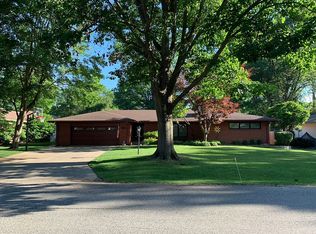 2143 Huntleigh Rd, Leland Grove, IL 62704