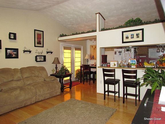 4th image of 2022 Elizabeth Dr