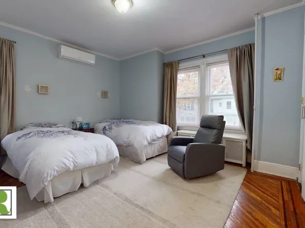 941 East 15th Street image 8 of 15