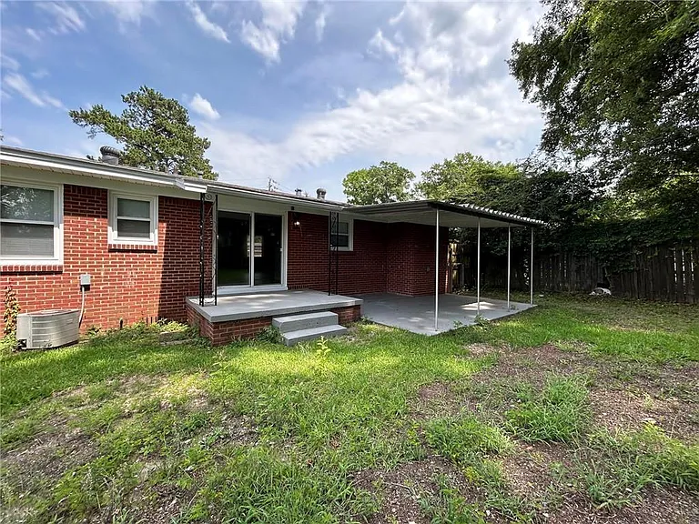 506 Seville Dr — Photo 36