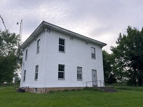 6802 N Quarry Hill Rd, Warren, IL 61087