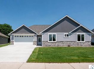 216 Dancing Waters Cir, Mankato, MN 56001