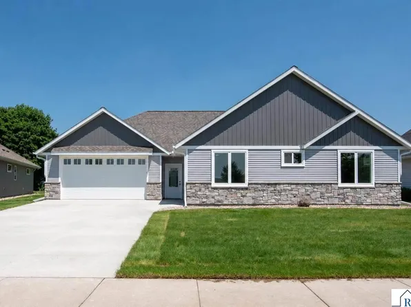 216 Dancing Waters Cir, Mankato, MN 56001