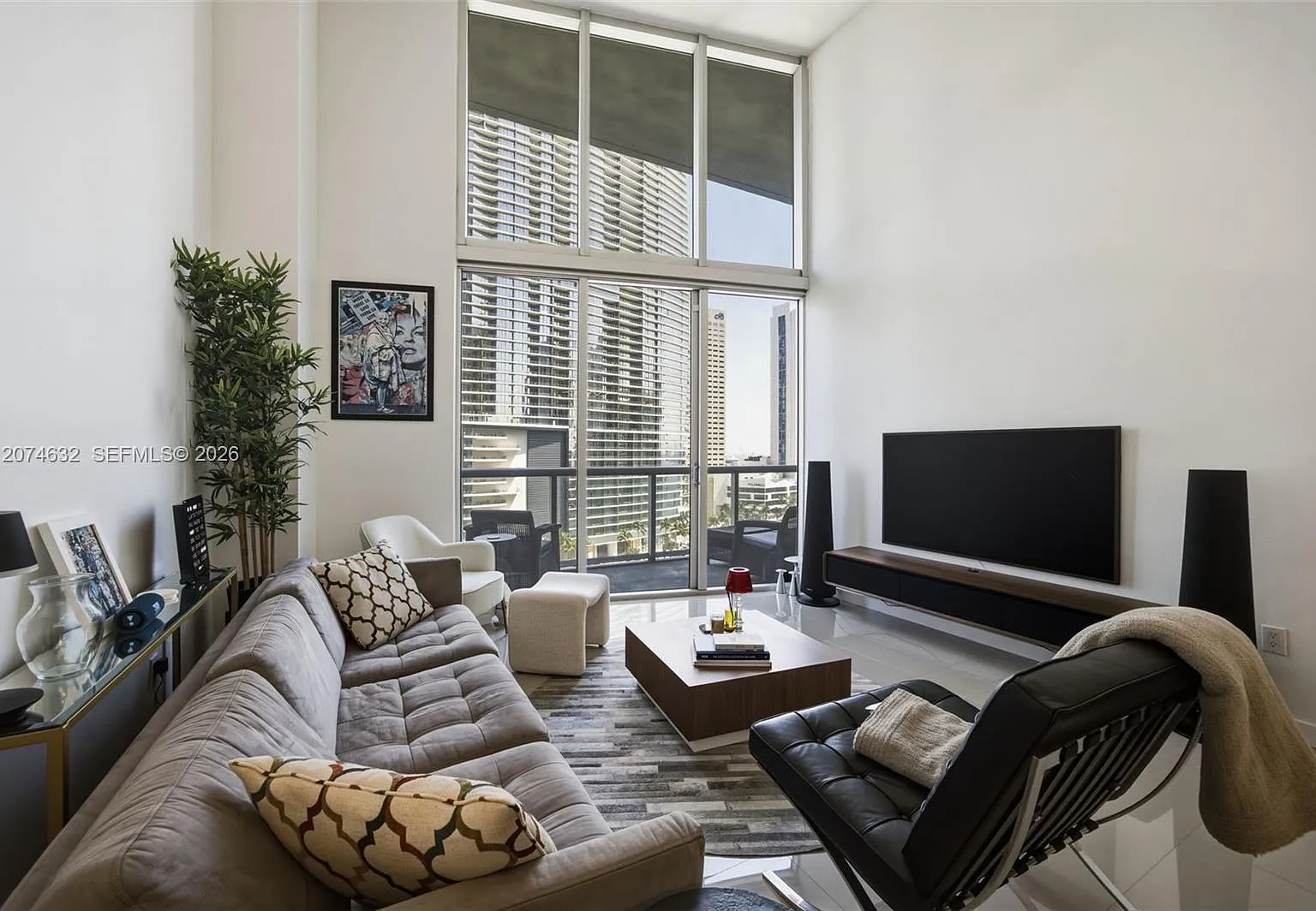 Iconbrickell Condo No 1 — Photo 3