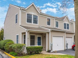 6 Sea Court Ln, Port Jefferson, NY 11777